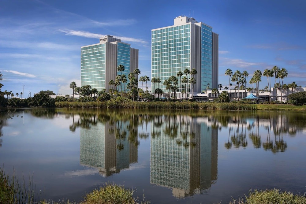 DoubleTree by Hilton at the Entrance to Universal Orlando